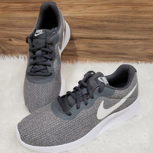 nike tanjun grey sneakers